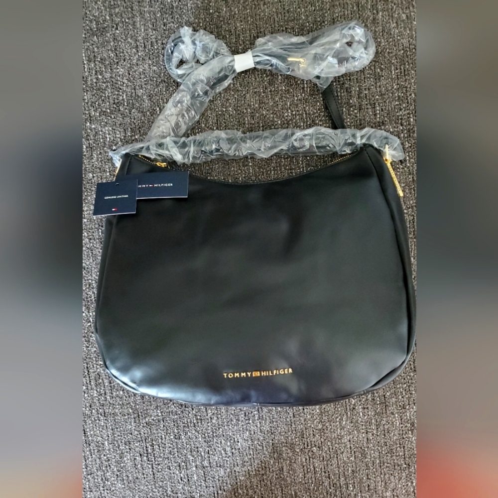 NWT Tommy Hilfiger Purse